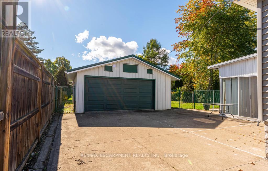 24 Hilda Street, Welland, Ontario  L3C 3N2 - Photo 2 - X12476851