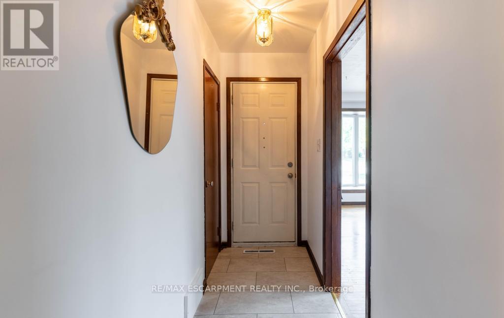 24 Hilda Street, Welland, Ontario  L3C 3N2 - Photo 3 - X12476851