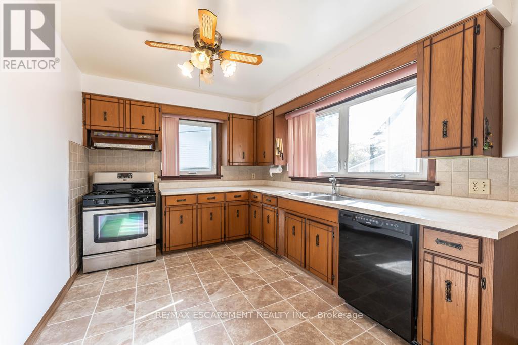 24 Hilda Street, Welland, Ontario  L3C 3N2 - Photo 5 - X12476851