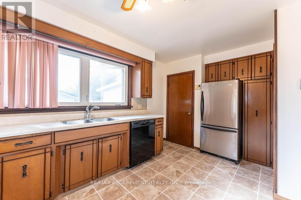 24 Hilda Street, Welland, Ontario  L3C 3N2 - Photo 6 - X12476851