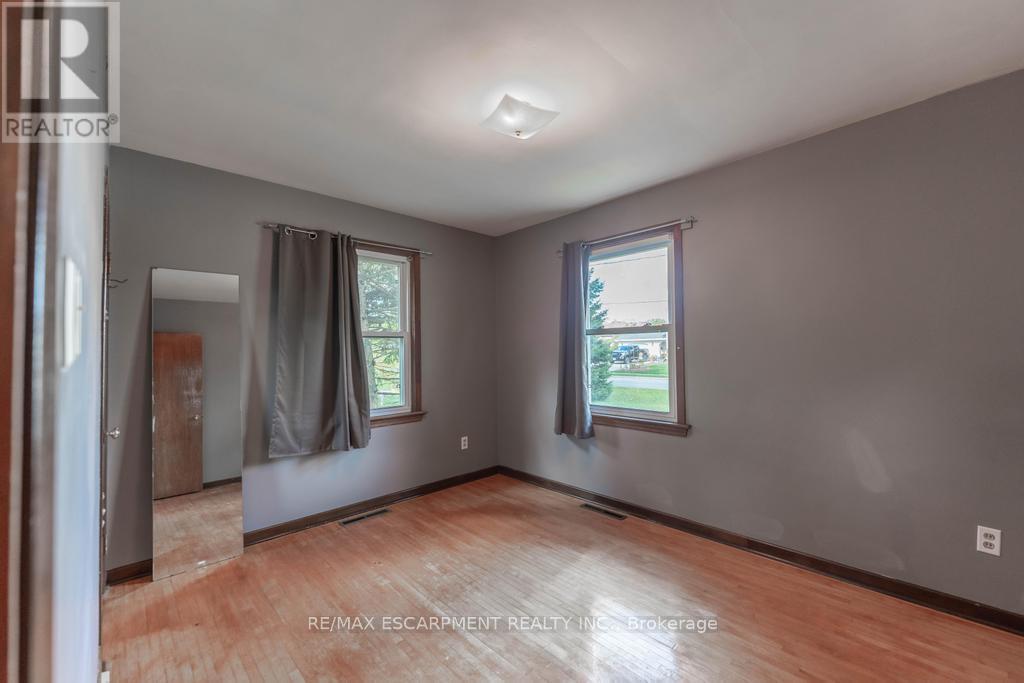 24 Hilda Street, Welland, Ontario  L3C 3N2 - Photo 7 - X12476851