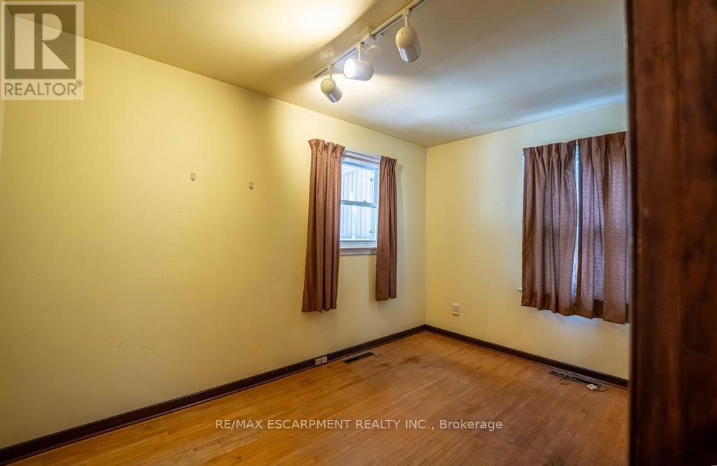 24 Hilda Street, Welland, Ontario  L3C 3N2 - Photo 8 - X12476851