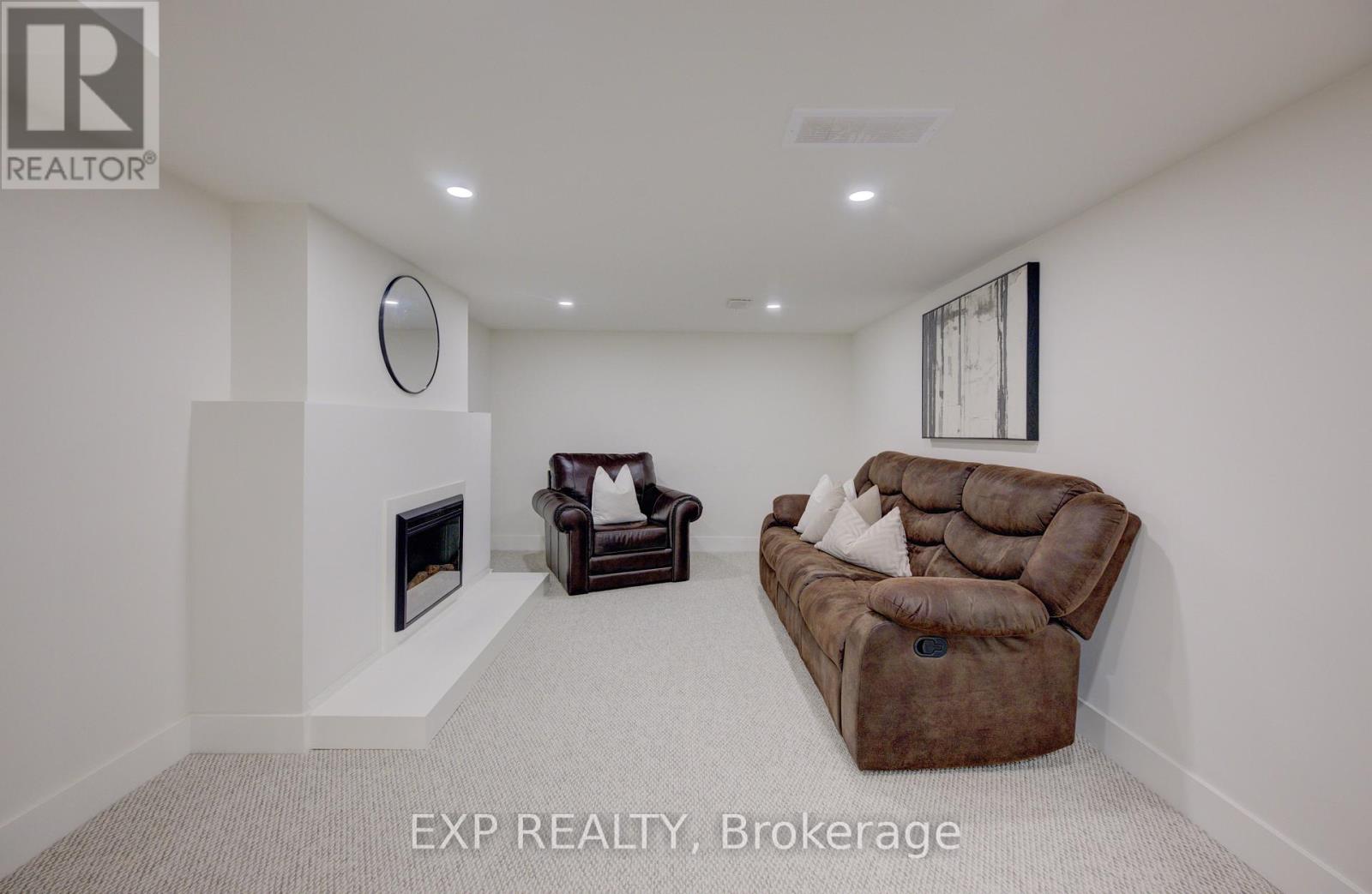 919 Union Street, Kitchener, Ontario  N2H 6J3 - Photo 37 - X12476866