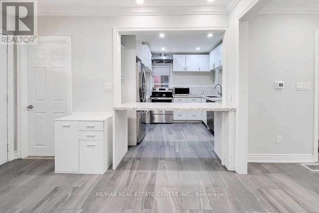 24 East 22nd Street, Hamilton, Ontario  L8V 2V3 - Photo 10 - X12476921