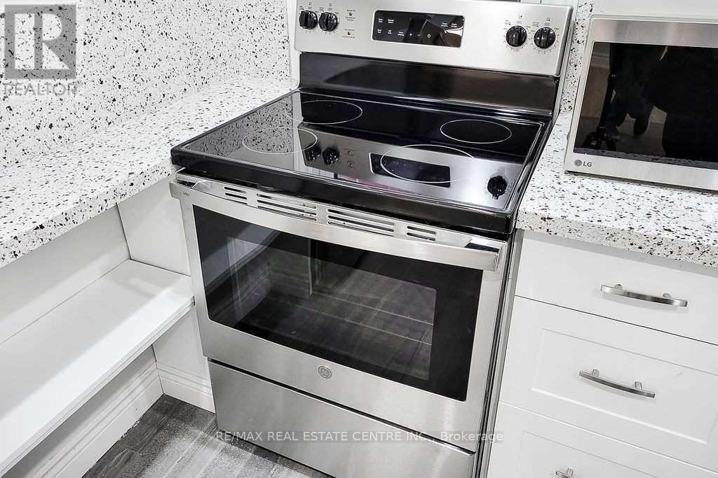 24 East 22nd Street, Hamilton, Ontario  L8V 2V3 - Photo 12 - X12476921