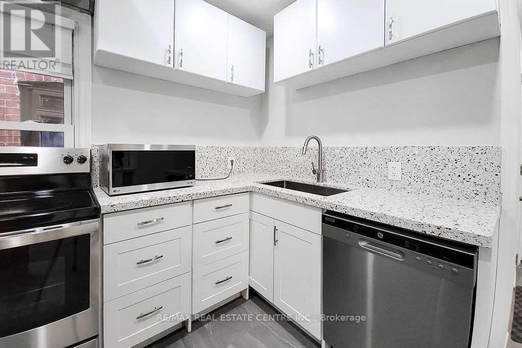 24 East 22nd Street, Hamilton, Ontario  L8V 2V3 - Photo 13 - X12476921