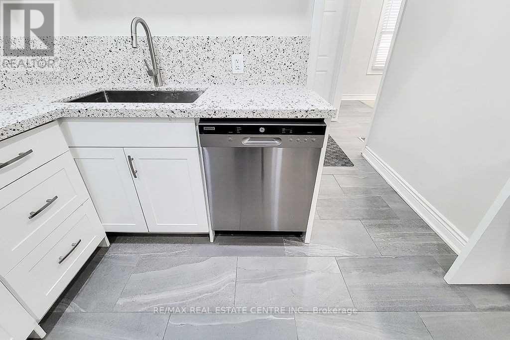 24 East 22nd Street, Hamilton, Ontario  L8V 2V3 - Photo 17 - X12476921