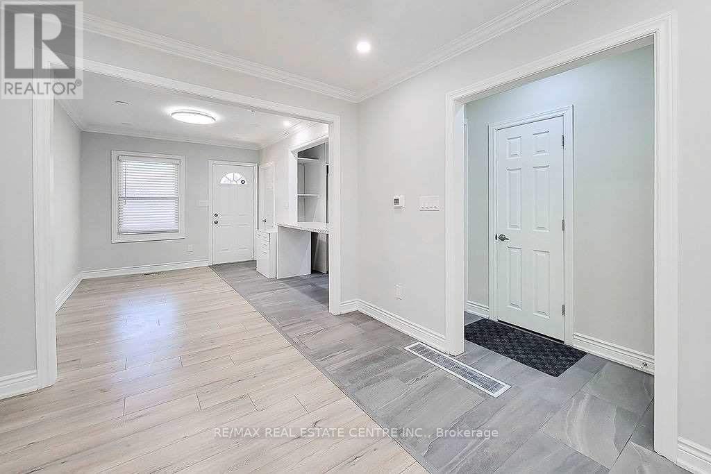 24 East 22nd Street, Hamilton, Ontario  L8V 2V3 - Photo 4 - X12476921