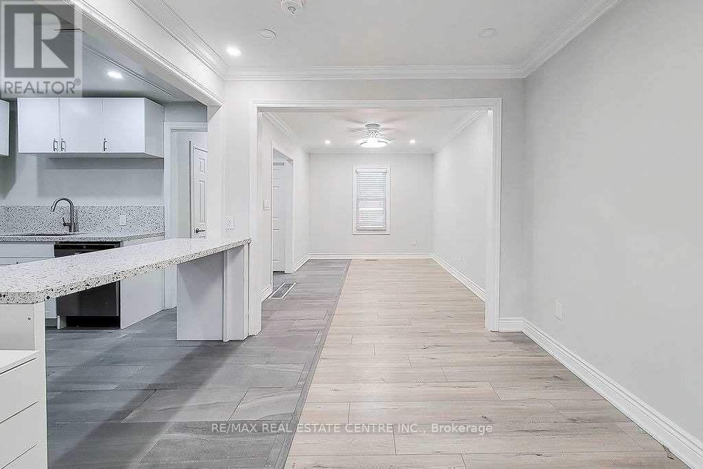 24 East 22nd Street, Hamilton, Ontario  L8V 2V3 - Photo 5 - X12476921