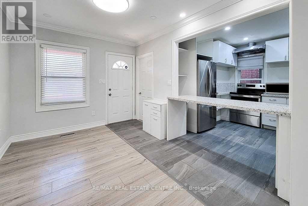 24 East 22nd Street, Hamilton, Ontario  L8V 2V3 - Photo 6 - X12476921