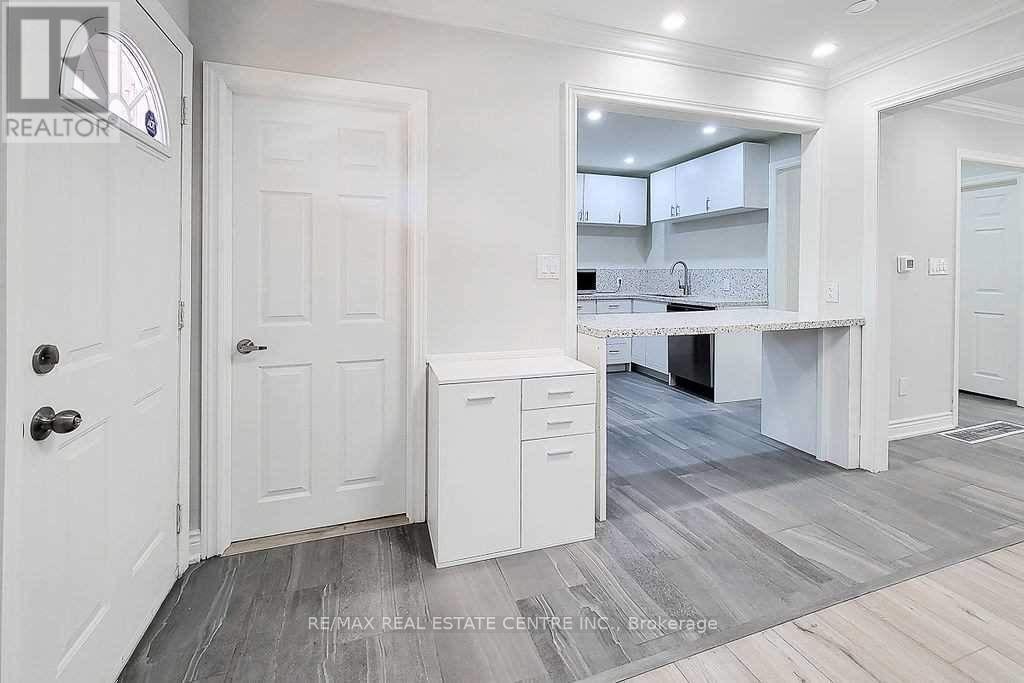 24 East 22nd Street, Hamilton, Ontario  L8V 2V3 - Photo 7 - X12476921