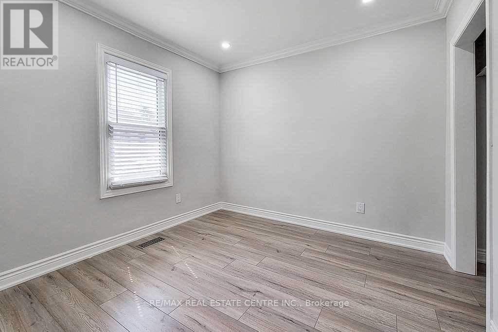 24 East 22nd Street, Hamilton, Ontario  L8V 2V3 - Photo 8 - X12476921