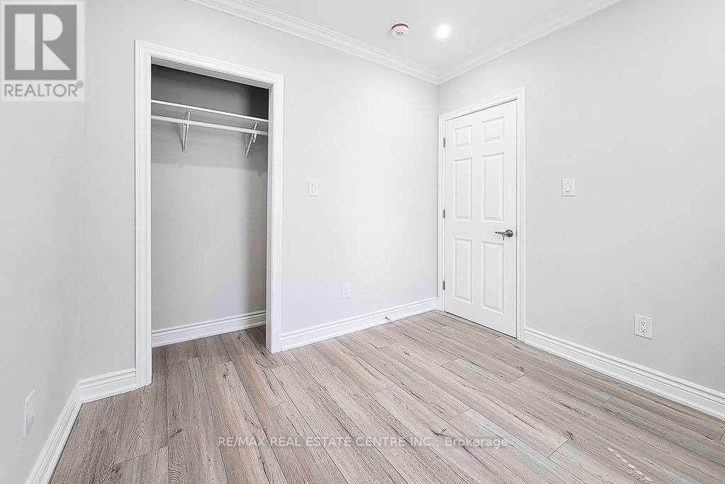24 East 22nd Street, Hamilton, Ontario  L8V 2V3 - Photo 9 - X12476921