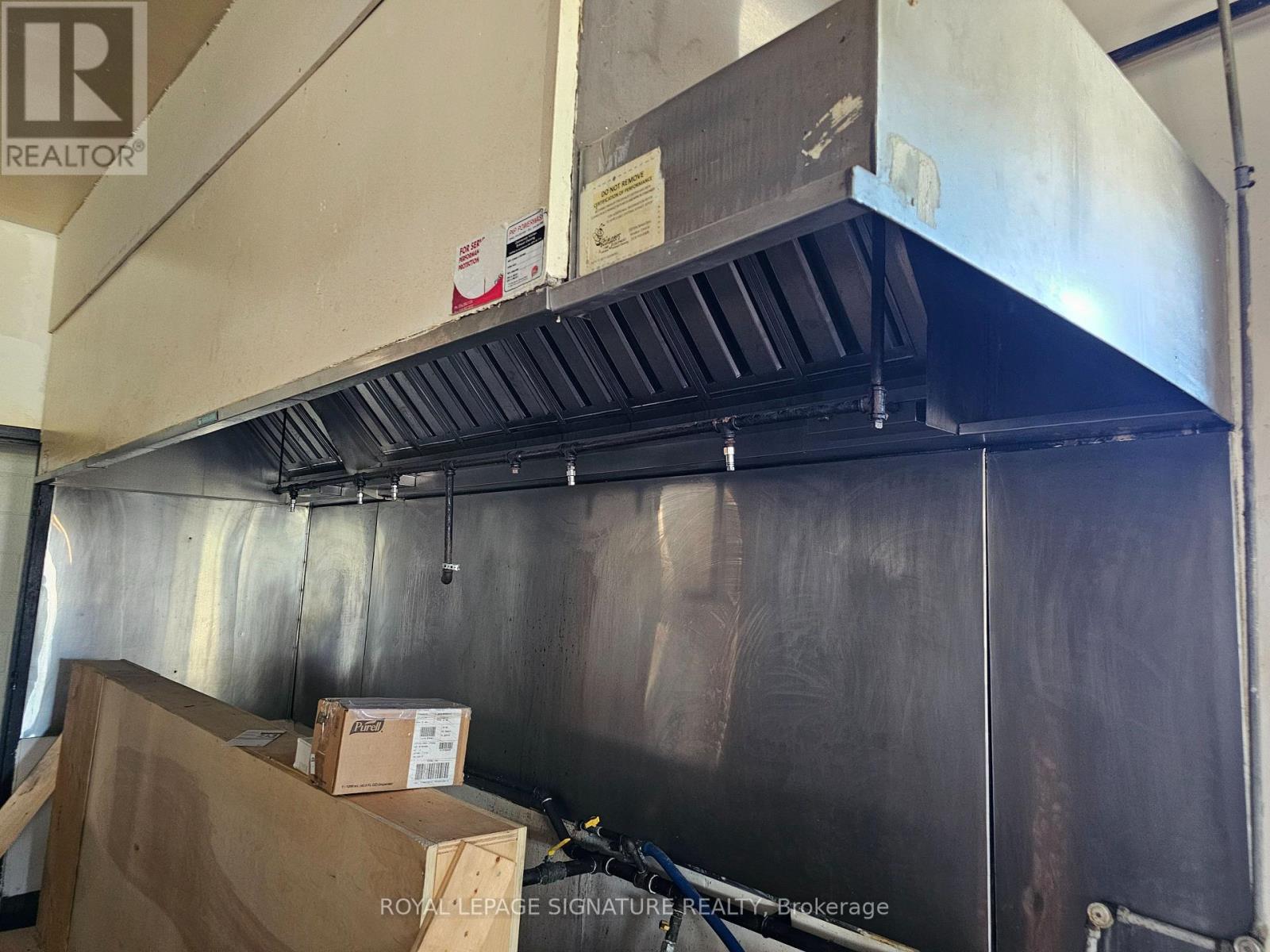 19150 Harbour Drive, Lakeshore, Ontario N0P 2L0 - Photo 3 - X12476938