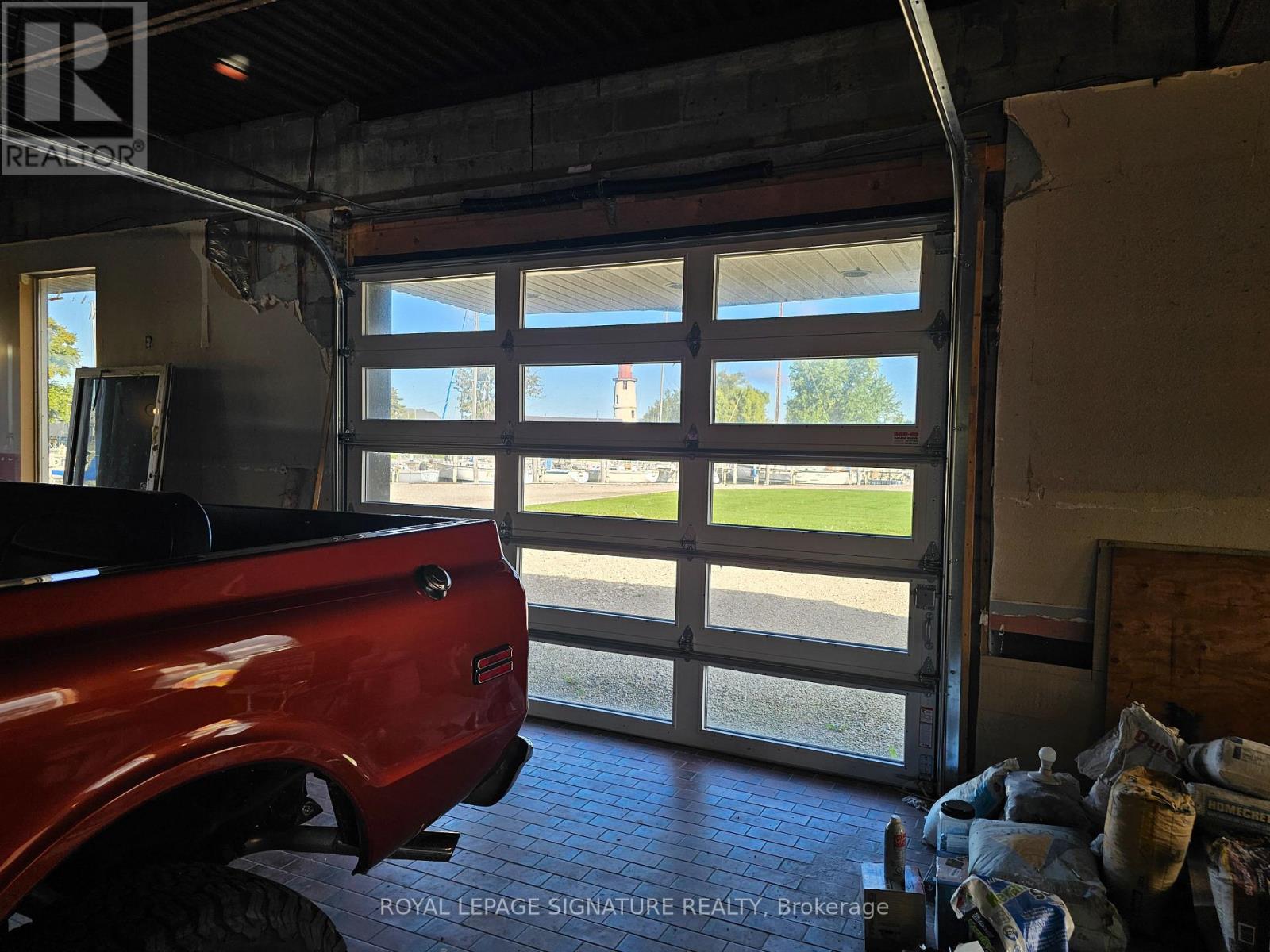 19150 Harbour Drive, Lakeshore, Ontario N0P 2L0 - Photo 4 - X12476938