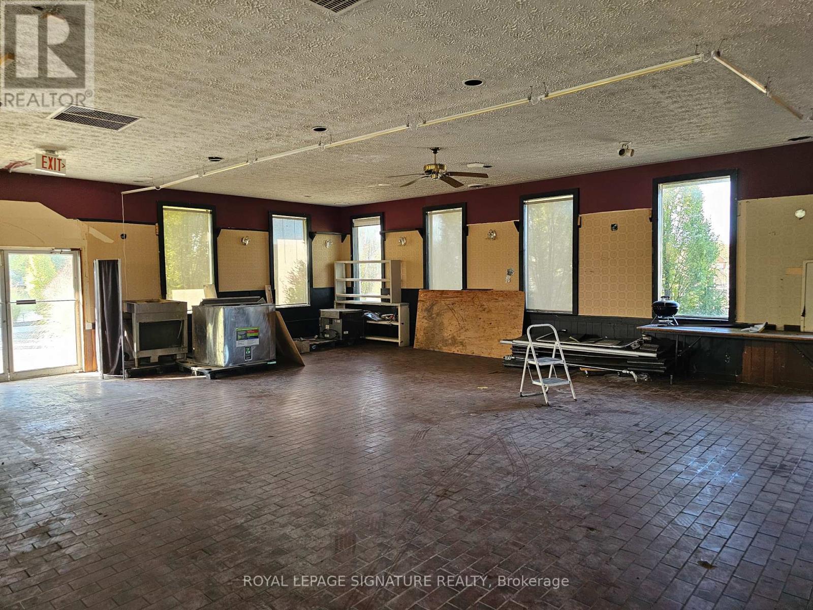 19150 Harbour Drive, Lakeshore, Ontario N0P 2L0 - Photo 5 - X12476938