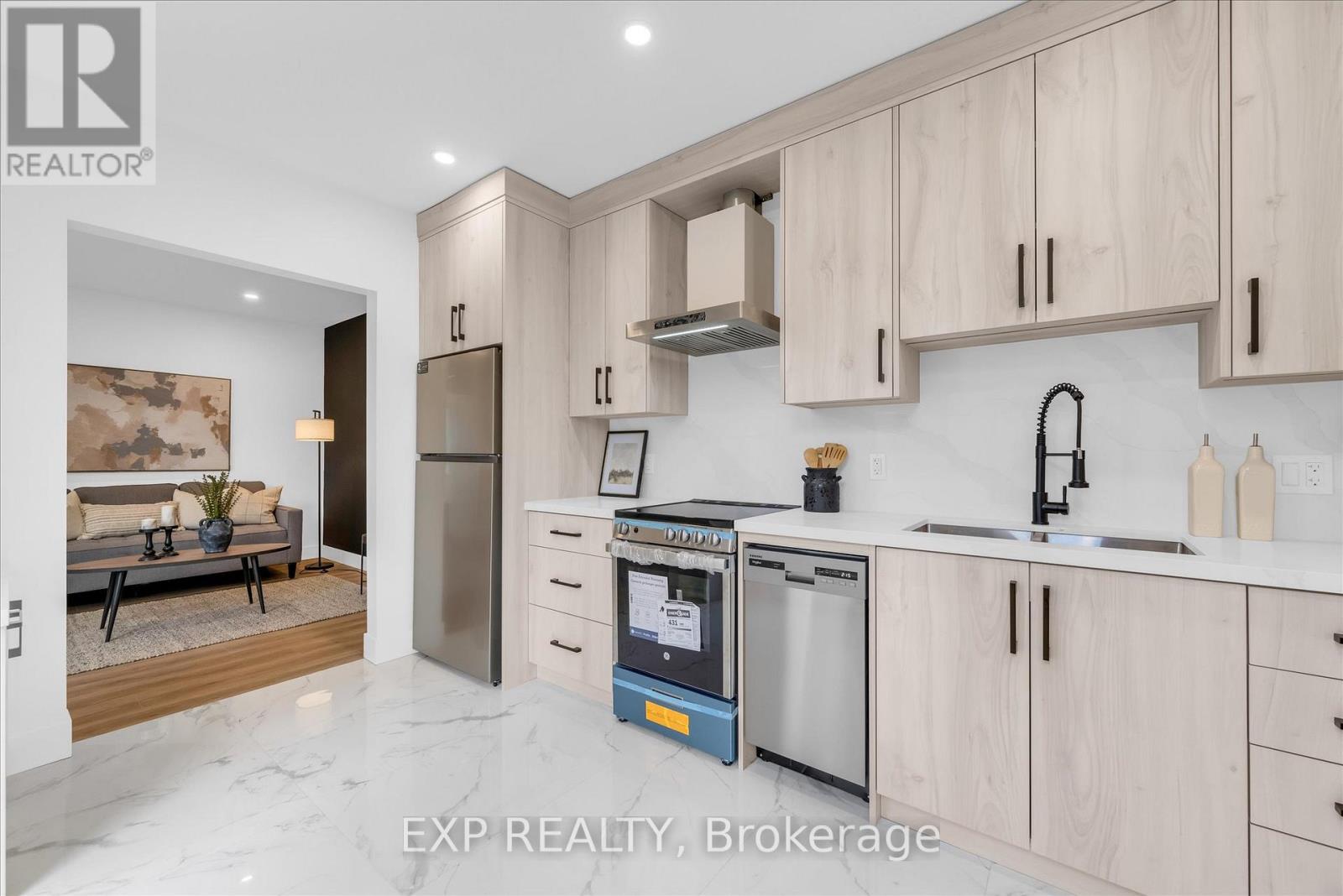 20 Hill Street, Hamilton, Ontario  L8P 1W7 - Photo 3 - X12476944