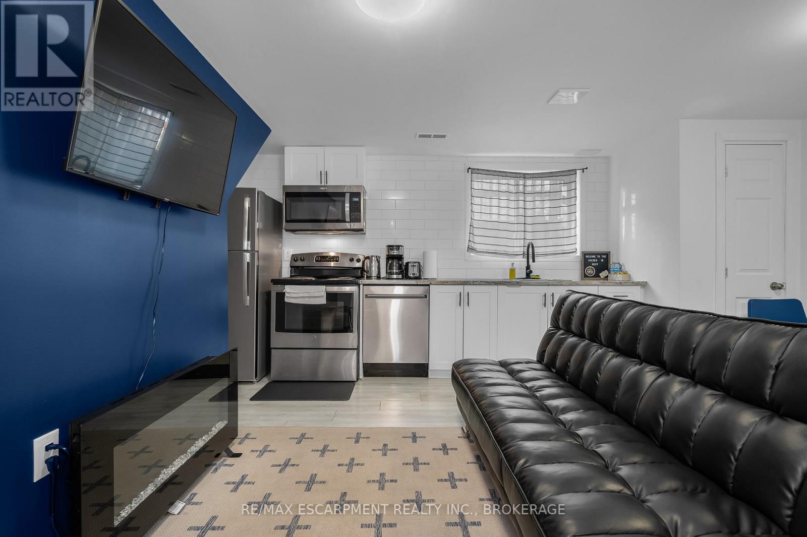 2 - 16 Golden Boulevard E, Welland, Ontario  L3B 1H2 - Photo 1 - X12477014