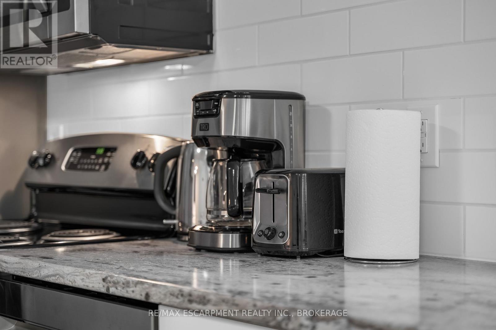 2 - 16 Golden Boulevard E, Welland, Ontario  L3B 1H2 - Photo 9 - X12477014