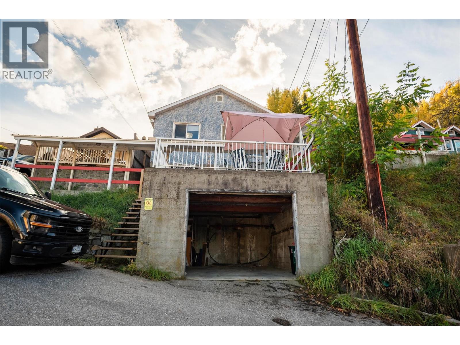 680 Hendry Street, Trail, British Columbia  V1R 3J3 - Photo 2 - 10366548