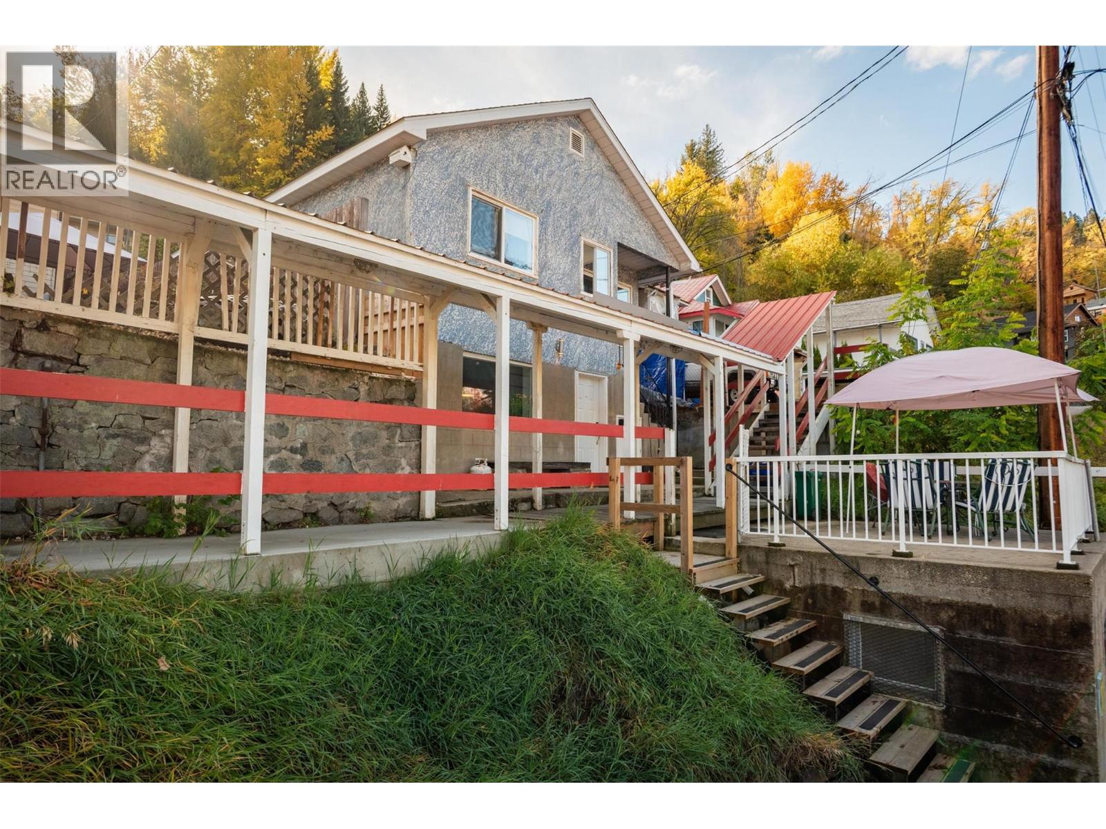 680 Hendry Street, Trail, British Columbia  V1R 3J3 - Photo 3 - 10366548
