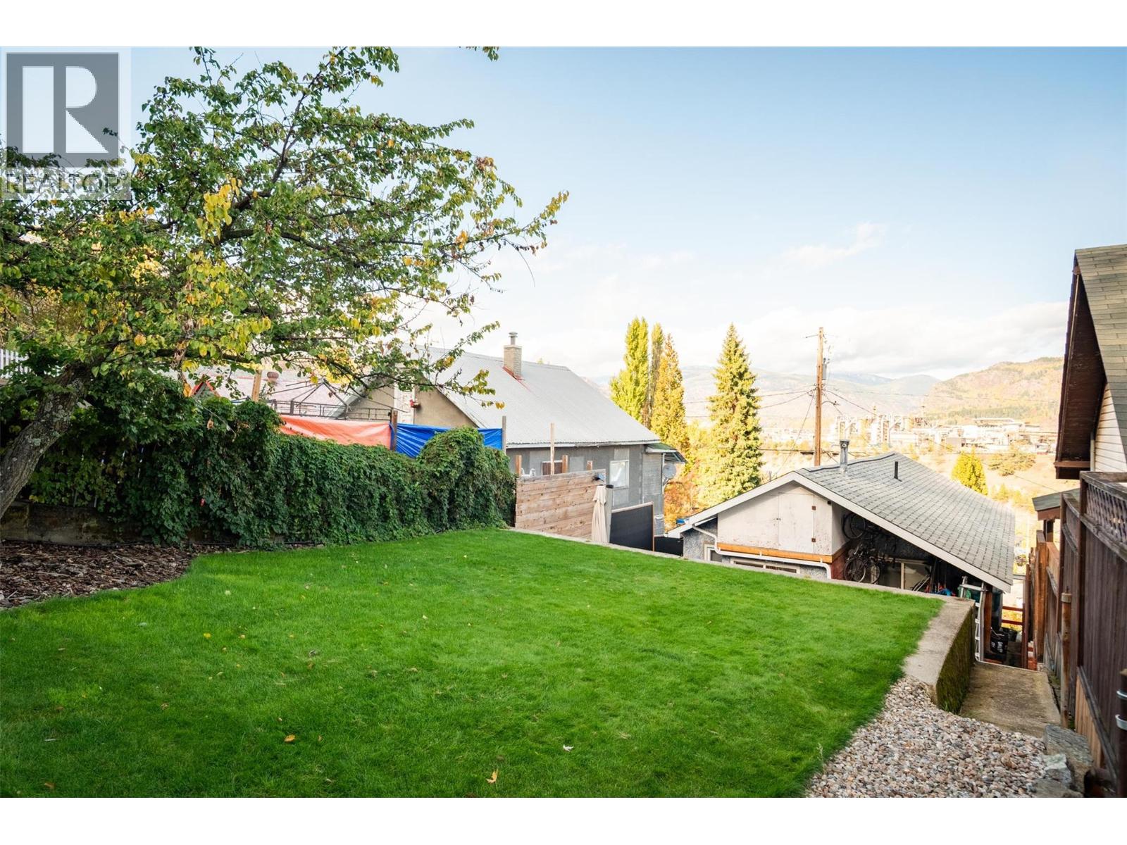 680 Hendry Street, Trail, British Columbia  V1R 3J3 - Photo 35 - 10366548