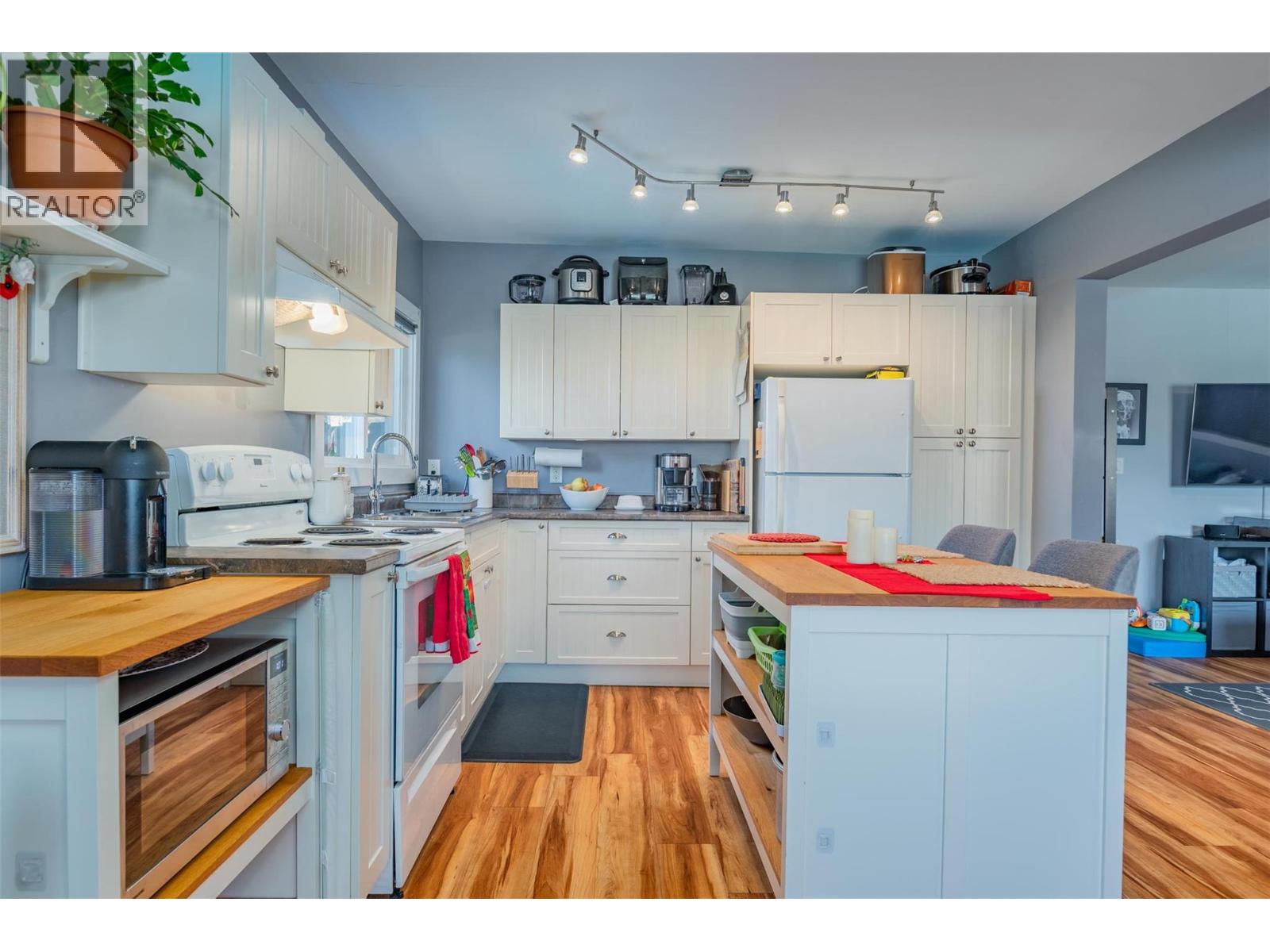 680 Hendry Street, Trail, British Columbia  V1R 3J3 - Photo 7 - 10366548