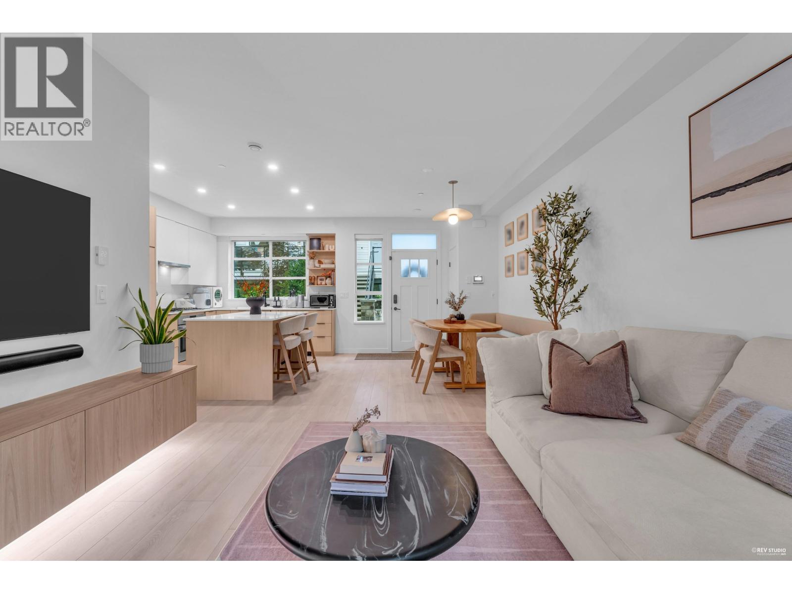 128 2045 Heritage Park Lane, North Vancouver, British Columbia  V7H 0E3 - Photo 5 - R3061100