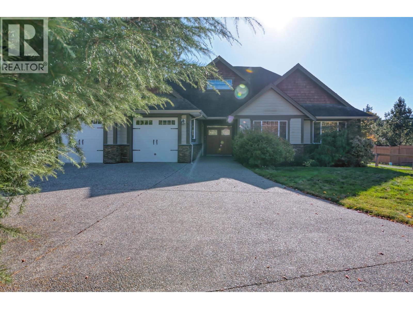 5005 BAY ROAD, sechelt, British Columbia