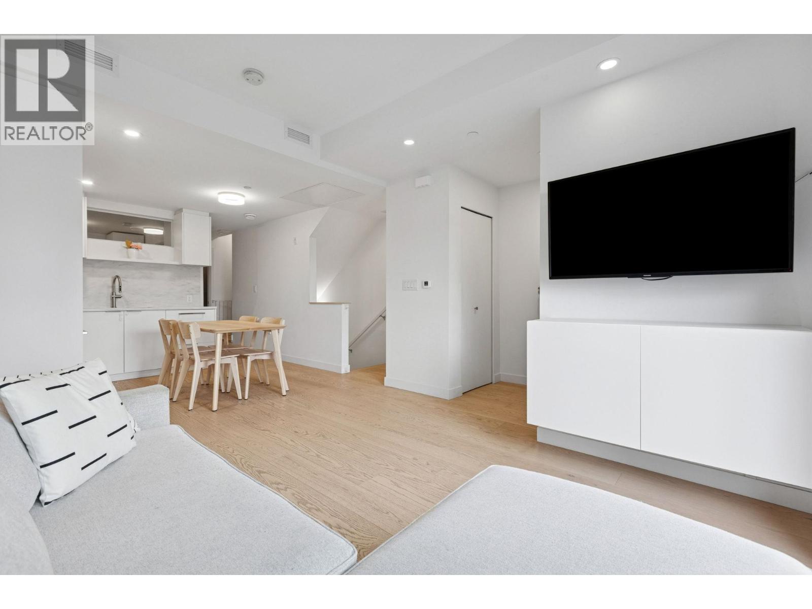 112 650 E 2nd Street, North Vancouver, British Columbia  V7L 1E3 - Photo 12 - R3060588