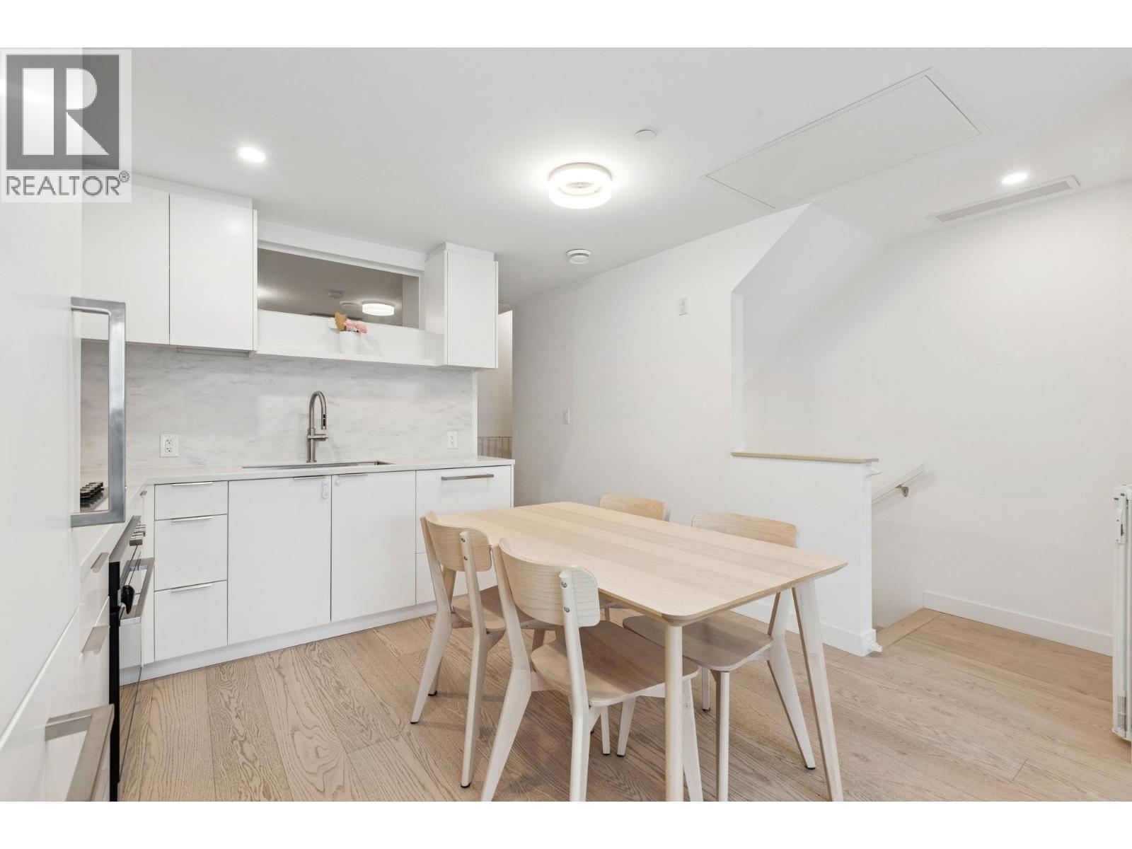 112 650 E 2nd Street, North Vancouver, British Columbia  V7L 1E3 - Photo 4 - R3060588