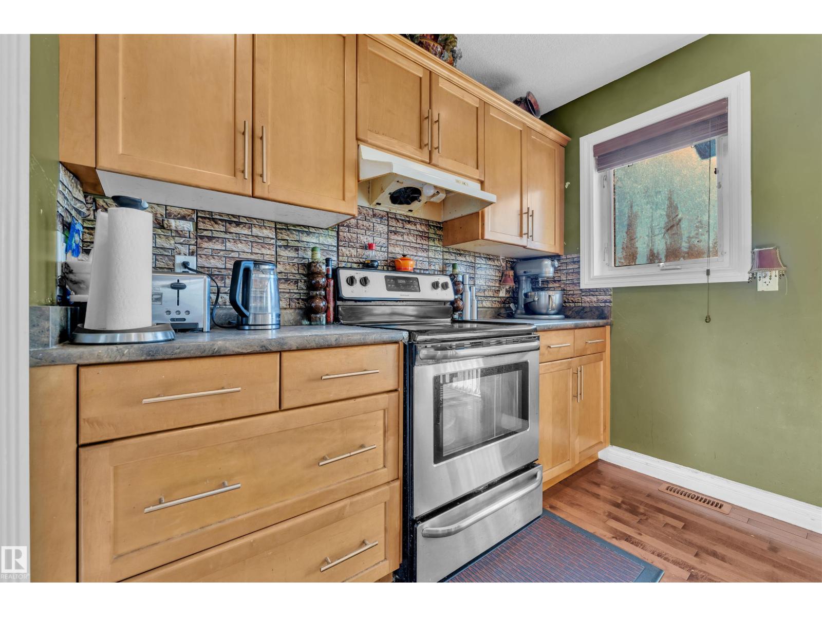 7939 2 Av Sw, Edmonton, Alberta  T6X 1K3 - Photo 11 - E4463099