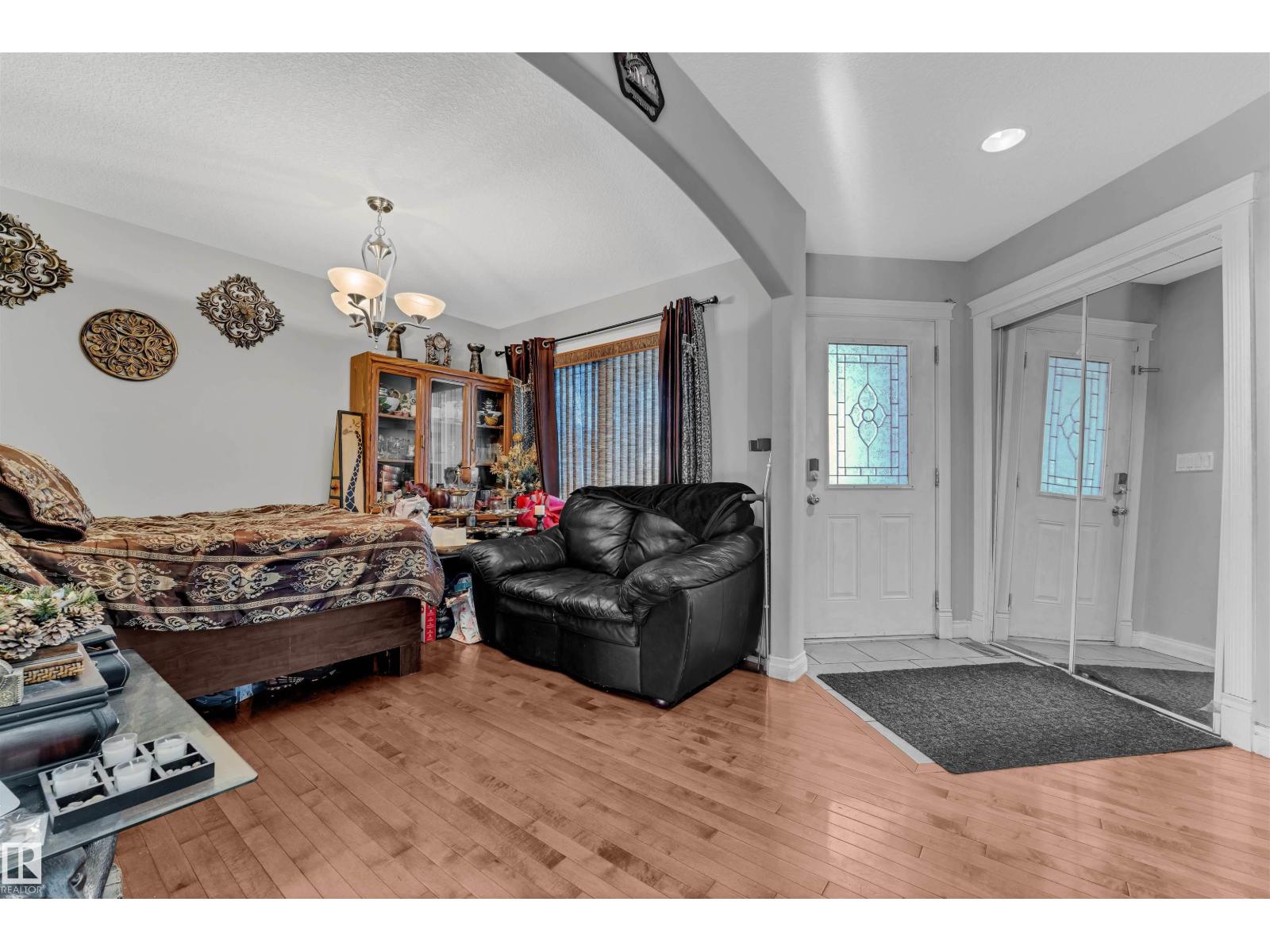 7939 2 Av Sw, Edmonton, Alberta  T6X 1K3 - Photo 6 - E4463099