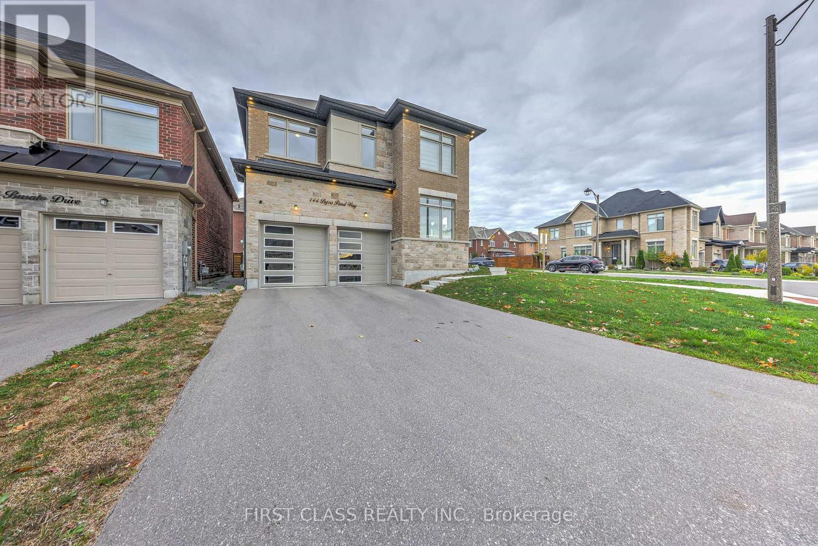 144 Byers Pond Way, Whitchurch-Stouffville (Stouffville), Ontario  L4A 4X3 - Photo 4 - N12474190