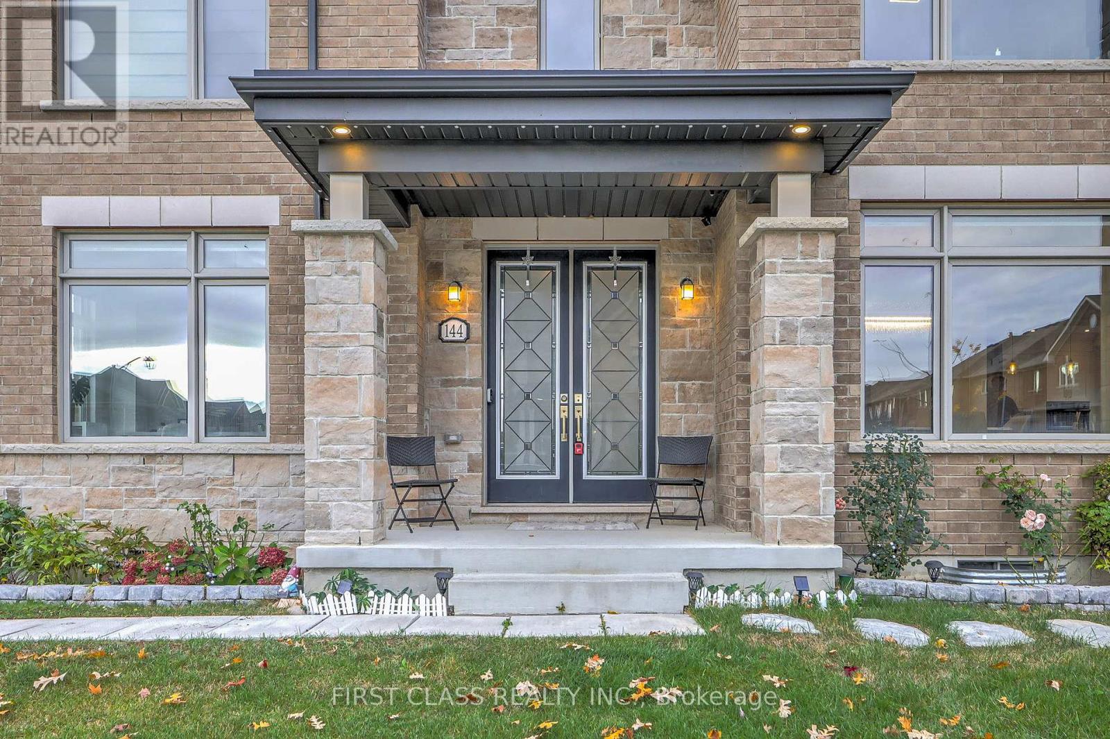 144 Byers Pond Way, Whitchurch-Stouffville (Stouffville), Ontario  L4A 4X3 - Photo 7 - N12474190