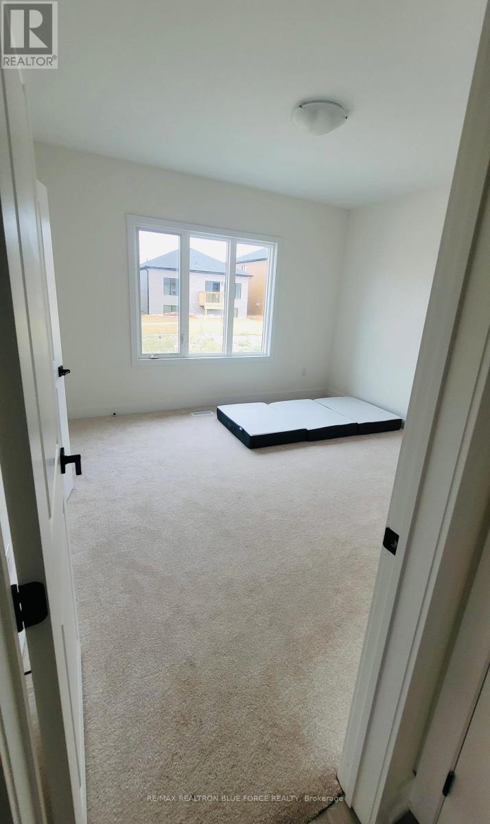 Main - 92 Creighton Drive, Loyalist, Ontario  K0H 2H0 - Photo 6 - X12429197