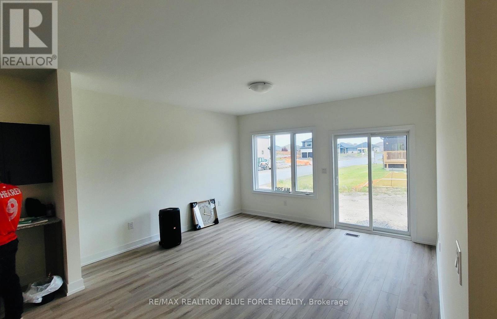Main - 92 Creighton Drive, Loyalist, Ontario  K0H 2H0 - Photo 7 - X12429197