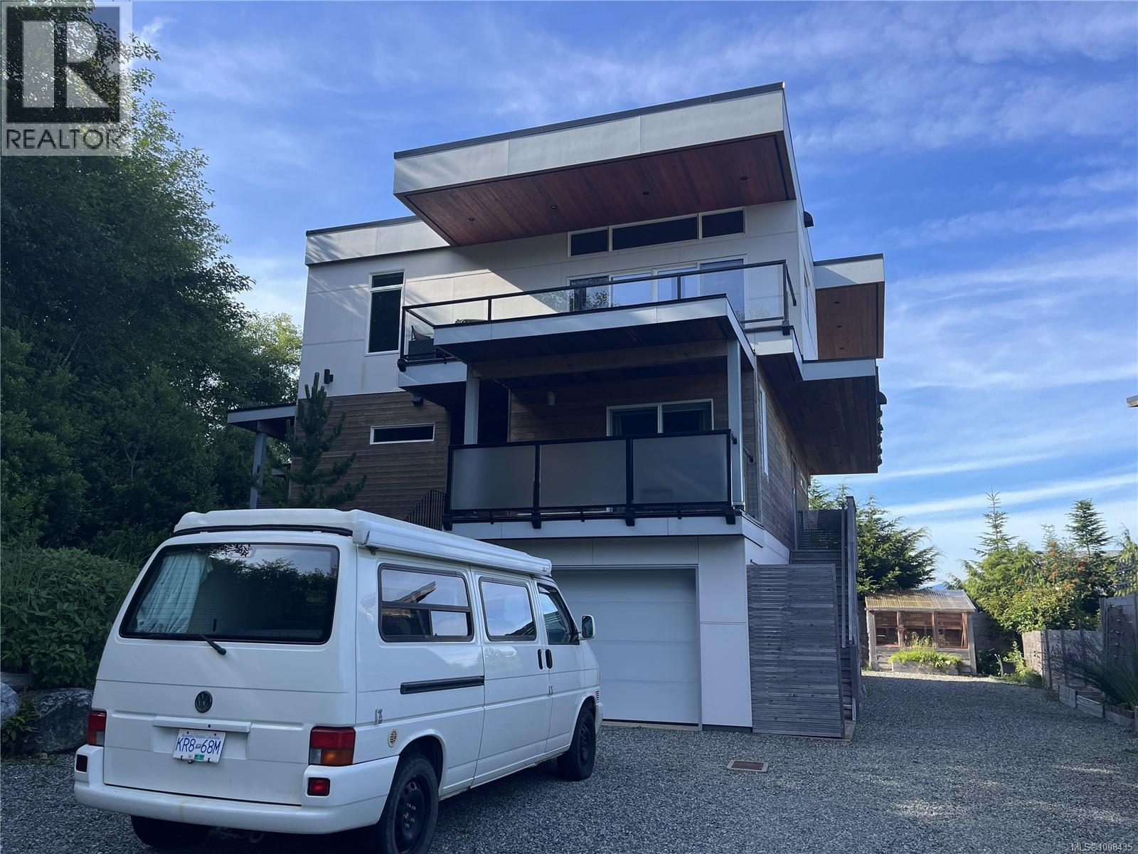 604 Alberto Rd, Tofino, British Columbia  V0R 2Z0 - Photo 2 - 1008435