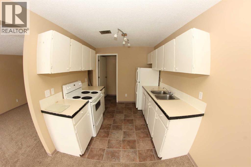 4, 1713 St Edward's Boulevard N, Lethbridge, Alberta  T1H 1X2 - Photo 3 - A2266314