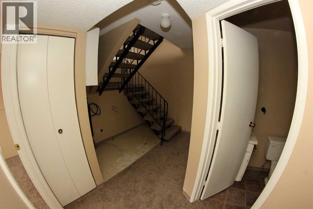 4, 1713 St Edward's Boulevard N, Lethbridge, Alberta  T1H 1X2 - Photo 9 - A2266314