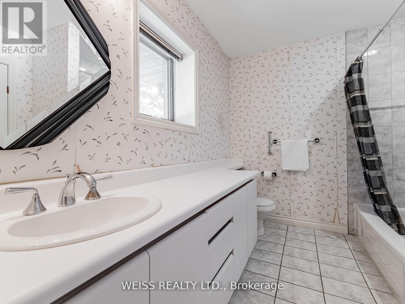 14 Northmount Avenue, Toronto, Ontario  M3H 1N4 - Photo 17 - C12476999