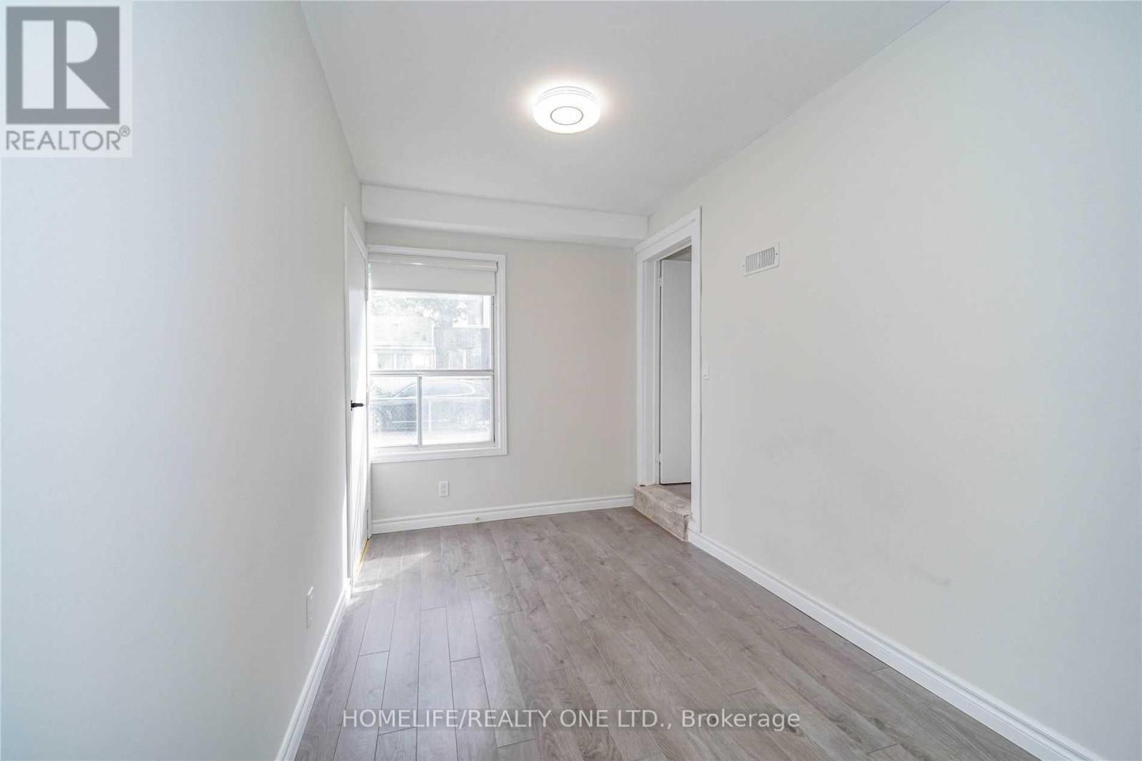 104 Benson Avenue, Toronto, Ontario  M6G 2J1 - Photo 5 - C12477001