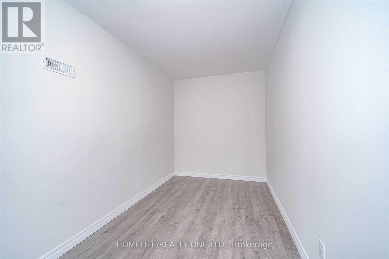 104 Benson Avenue, Toronto, Ontario  M6G 2J1 - Photo 6 - C12477001