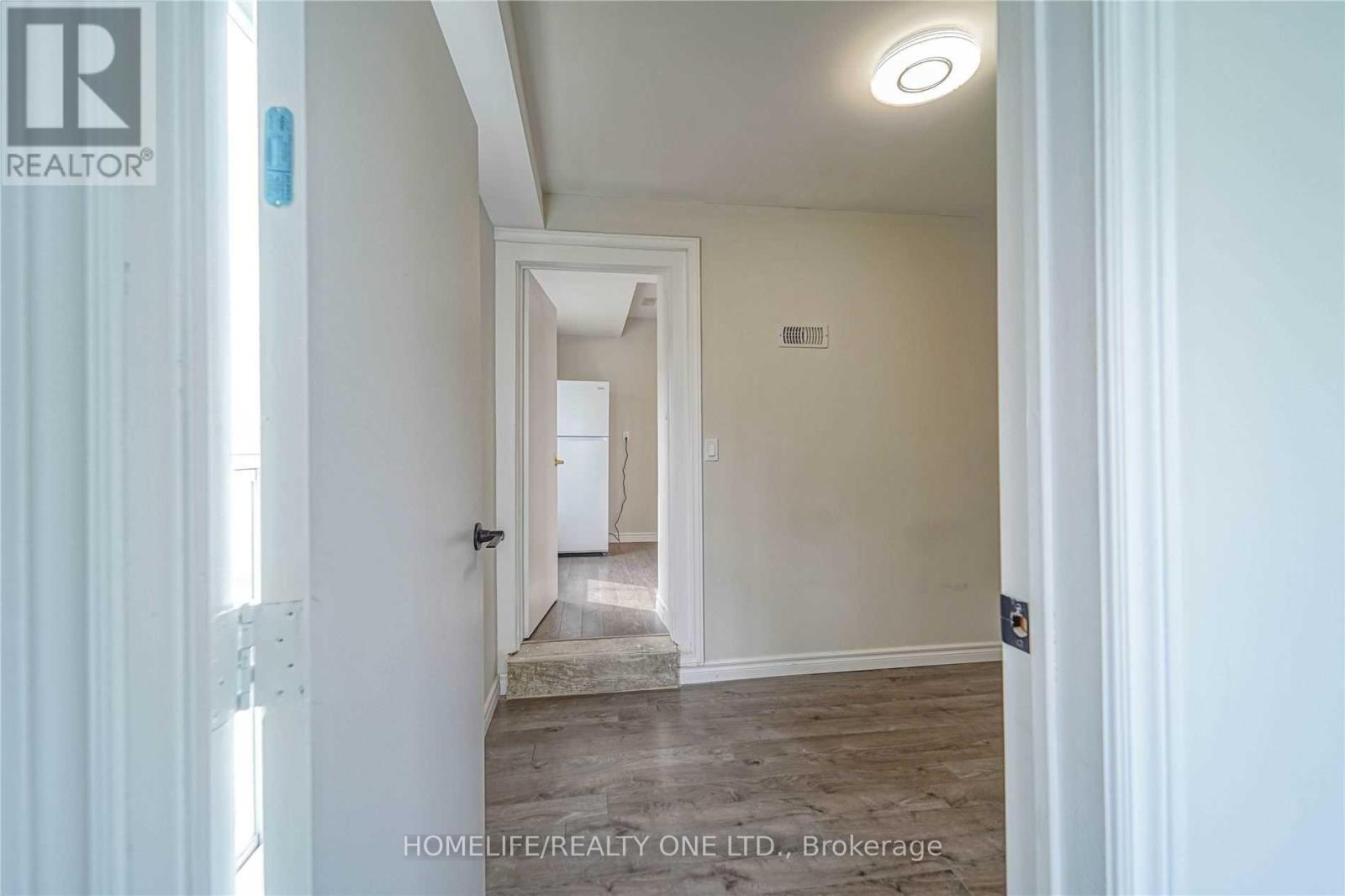 104 Benson Avenue, Toronto, Ontario  M6G 2J1 - Photo 9 - C12477001