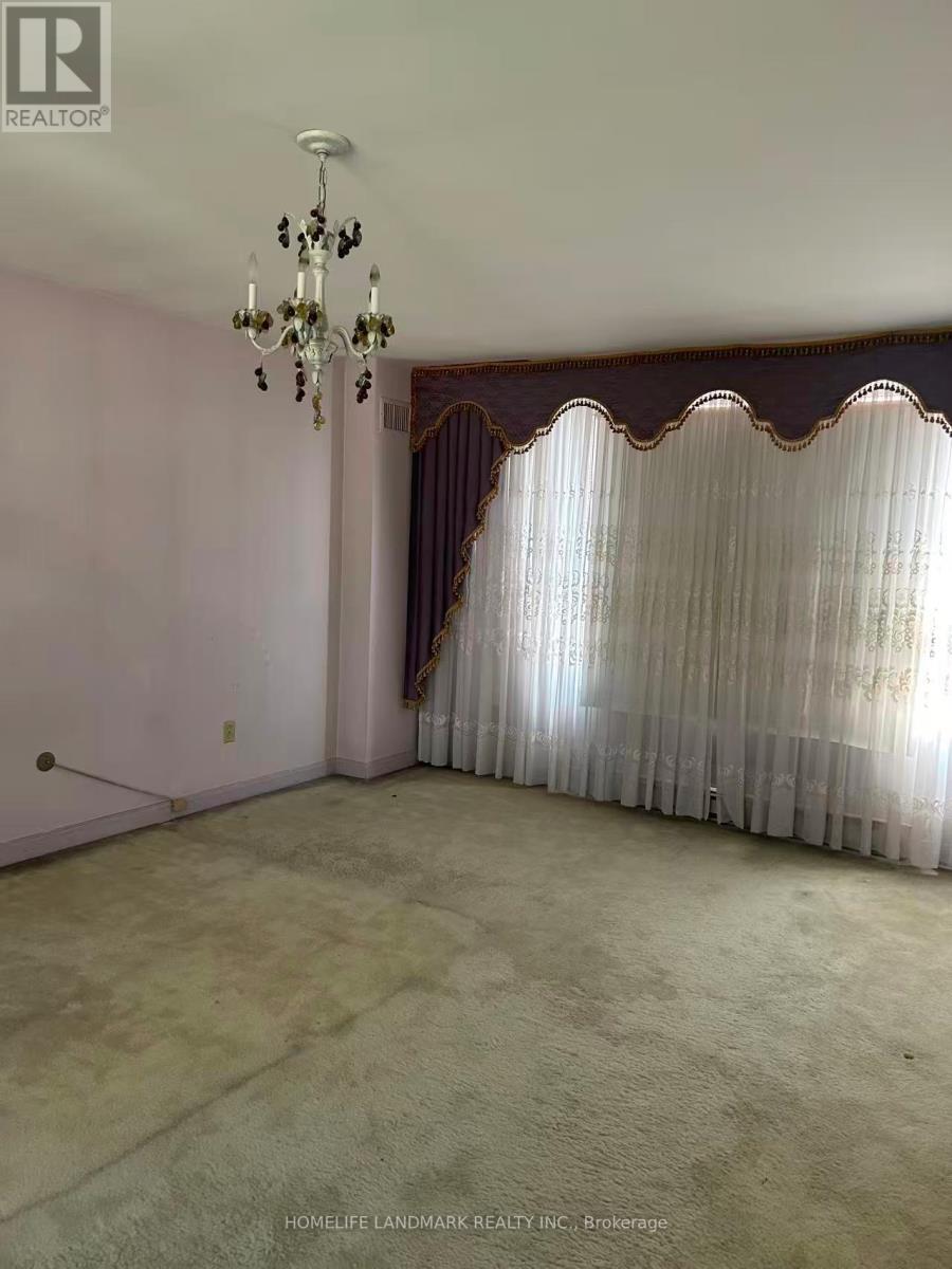 2 Royal Oak Drive, Toronto, Ontario  M3C 2M2 - Photo 6 - C12477012