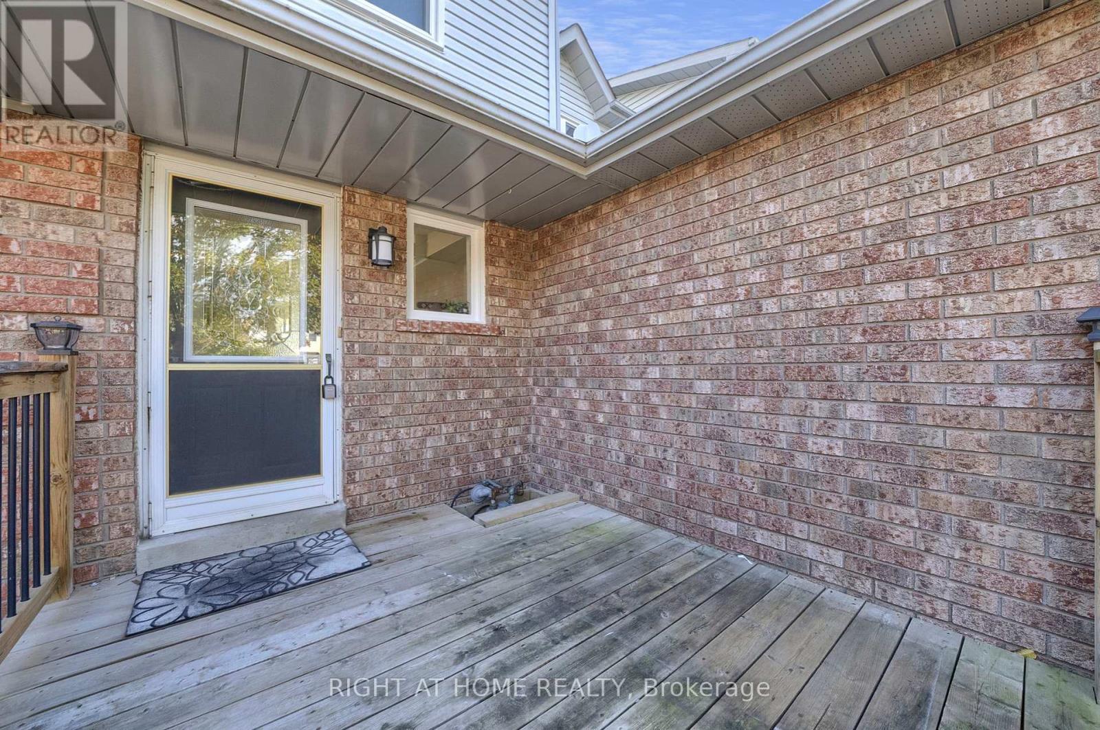 33 Pomeroy Street, Clarington, Ontario  L1C 4R5 - Photo 2 - E12477113