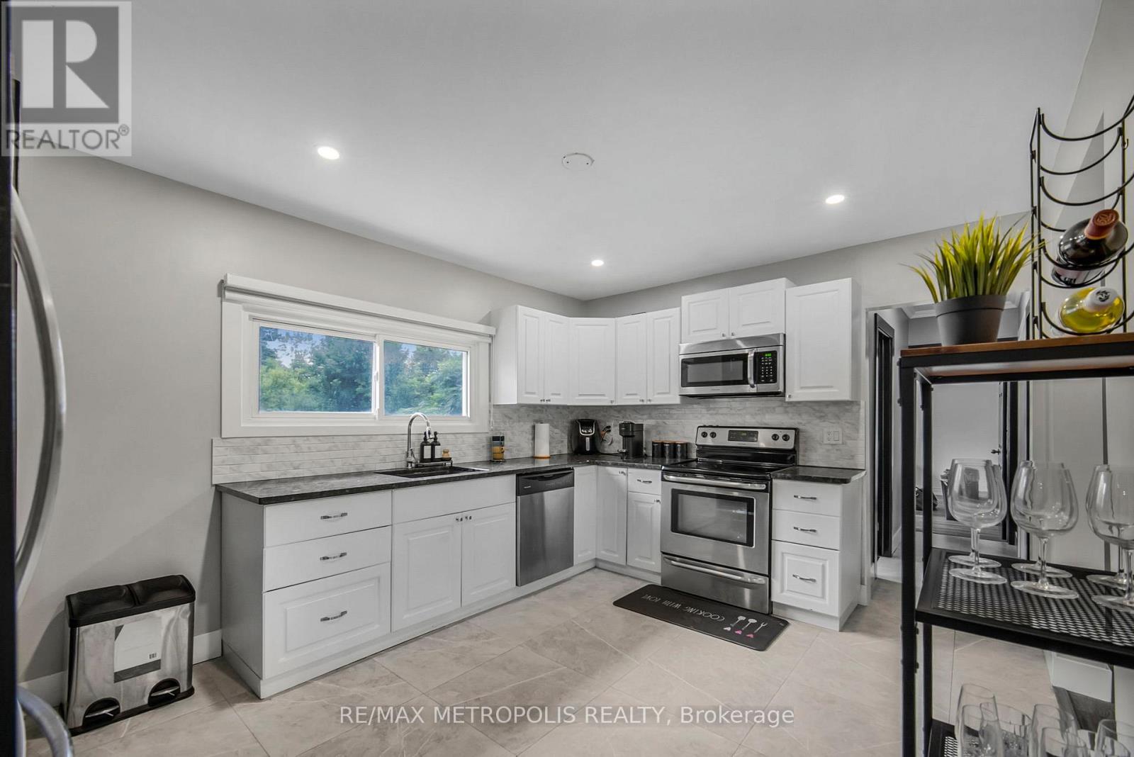 1859 Parkhurst Avenue, London East, Ontario  N5V 2C4 - Photo 4 - X12476376