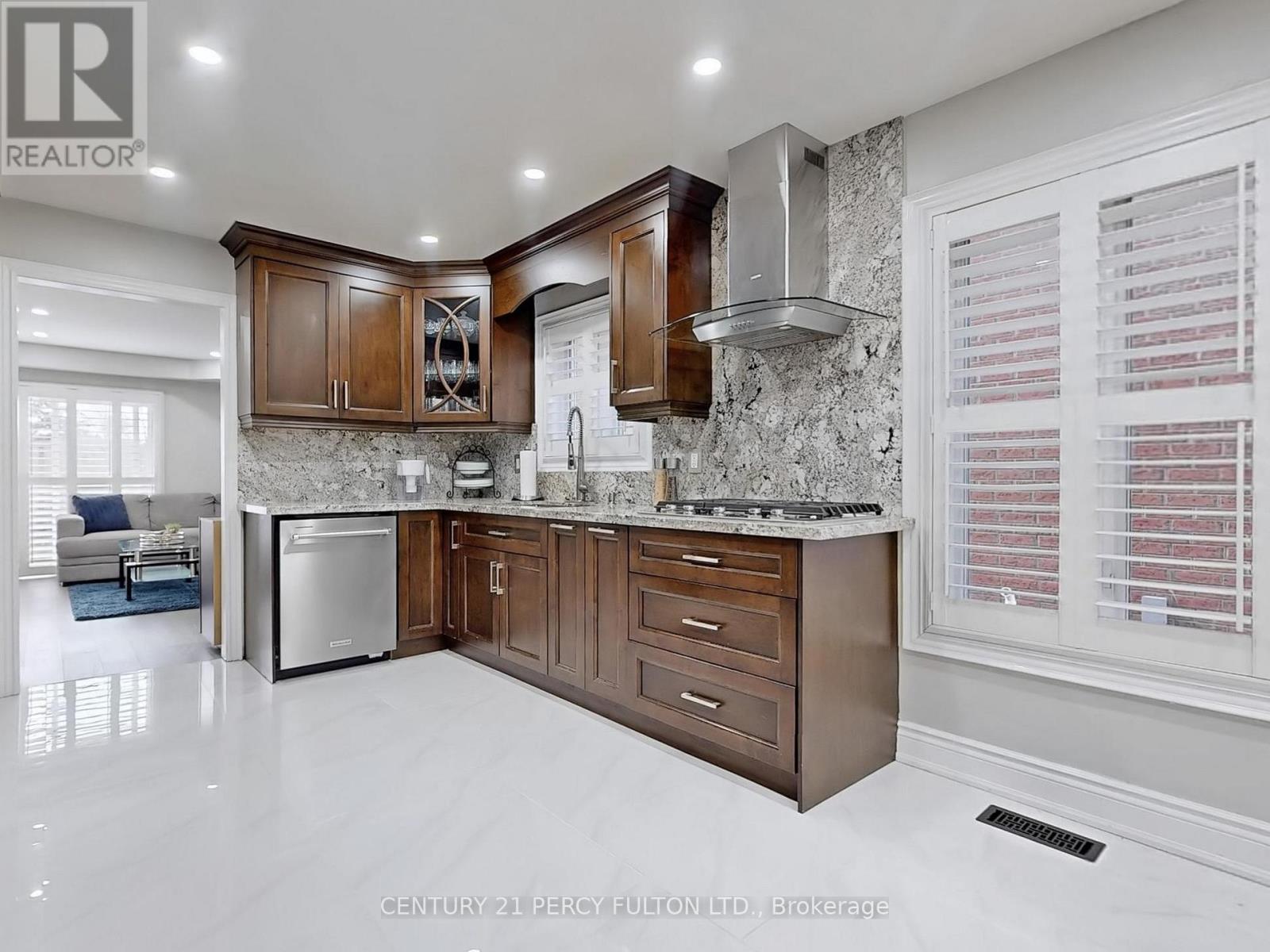 74 Doubtfire Crescent, Markham, Ontario L3S 3V4 - Photo 13 - N12445106