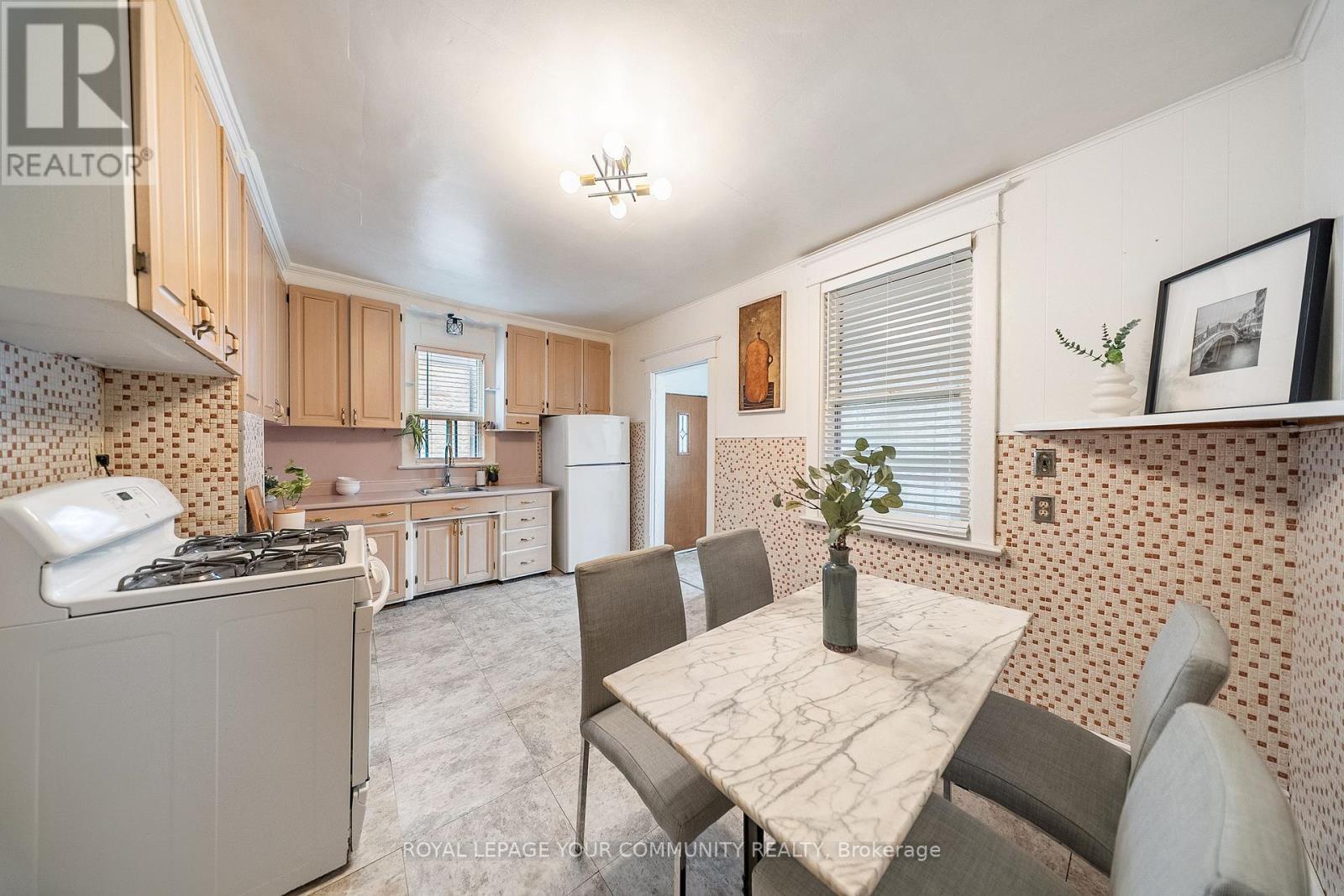 246 Westlake Avenue, Toronto, Ontario  M4C 4T2 - Photo 10 - E12476977