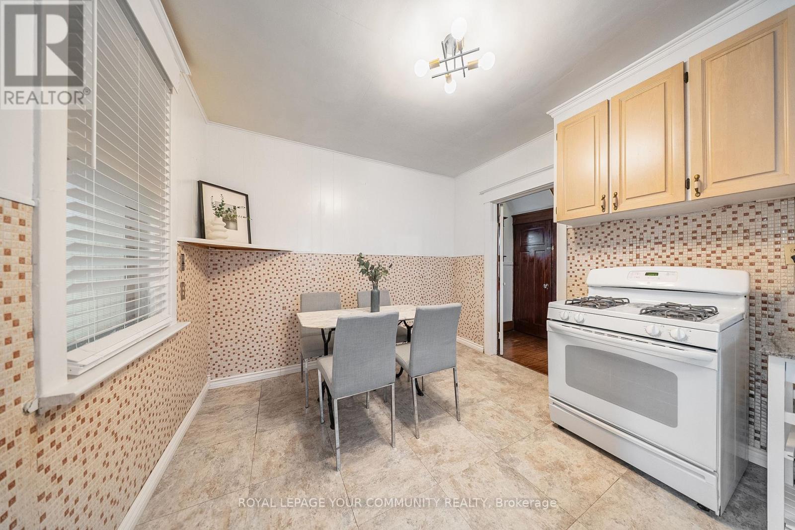 246 Westlake Avenue, Toronto, Ontario  M4C 4T2 - Photo 11 - E12476977